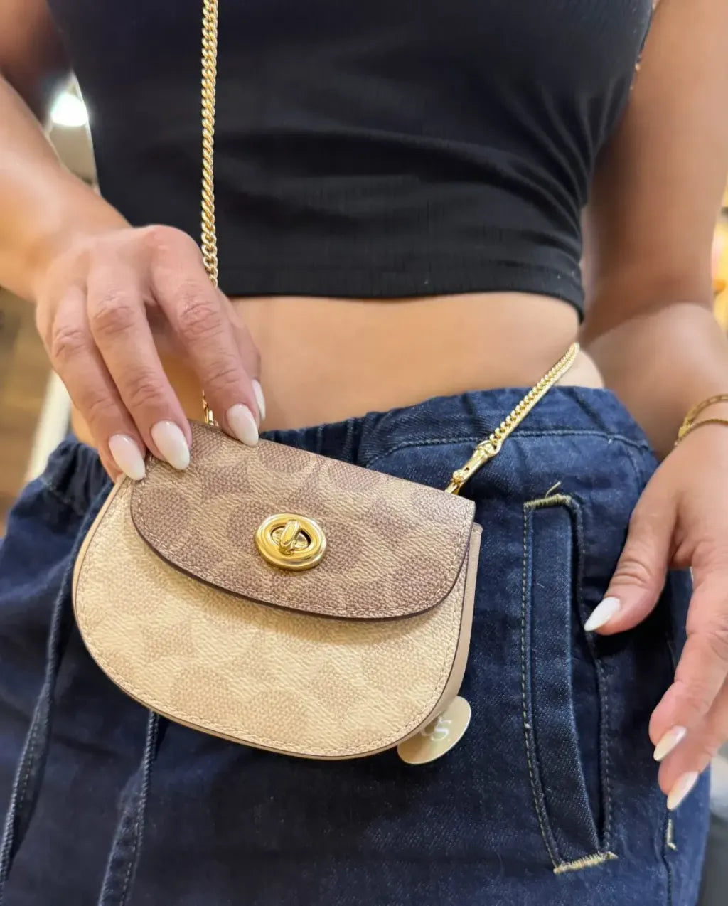 Coach Mini Turnlock  Beige con Cadena Dorada