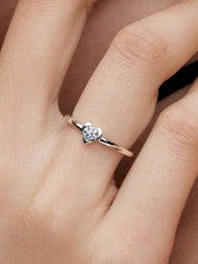 Anillo Solitario Minimalista con Zirconia Brillante