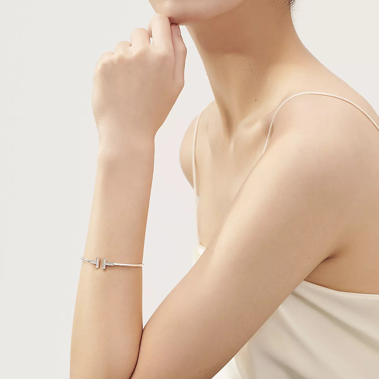 Pulsera Tiffany T Wire Plateada Con Zirconias