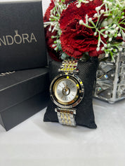 Reloj Plateado con Bordes Dorado