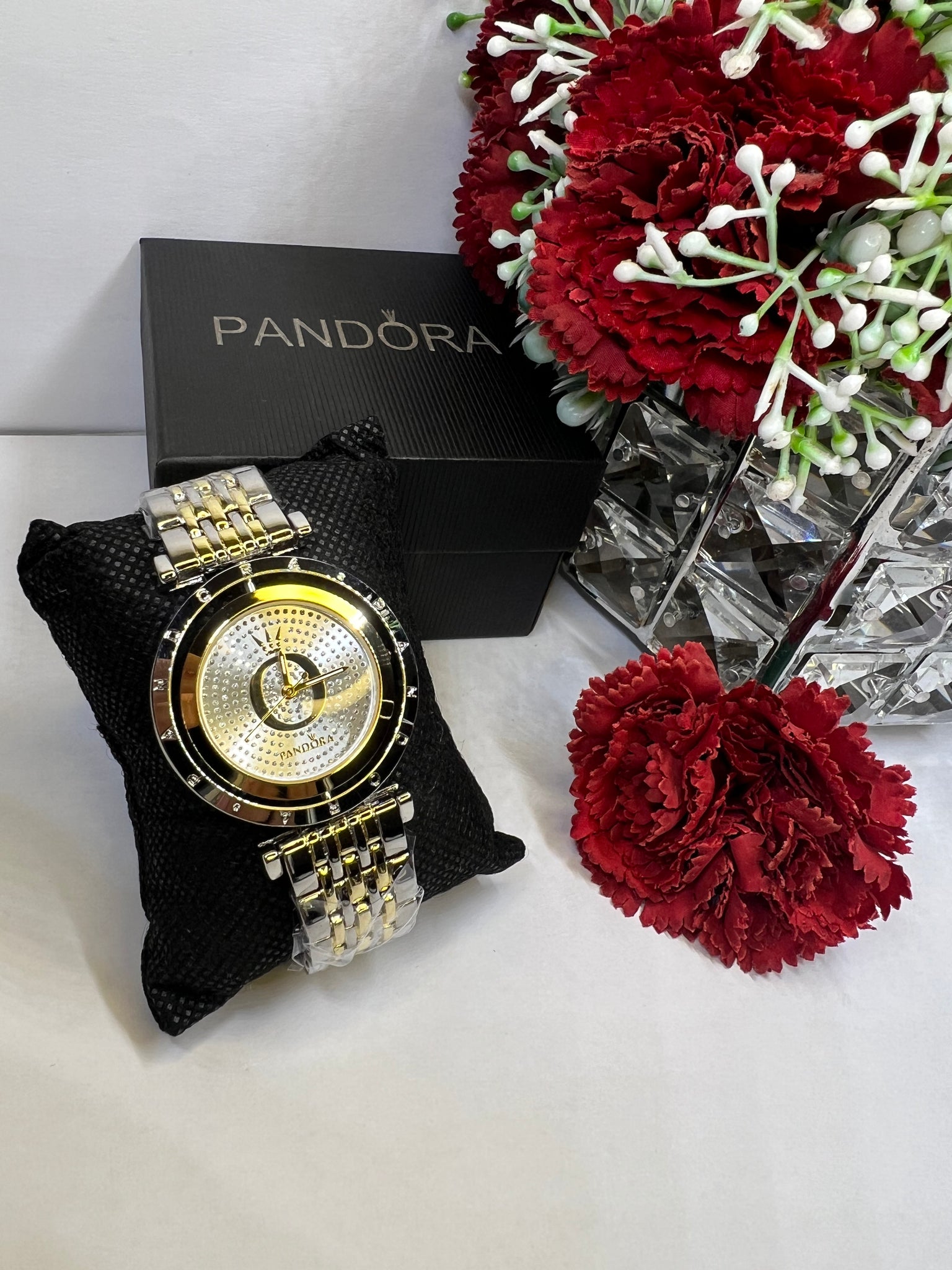 Reloj Pandora Plateado con Borde Dorado