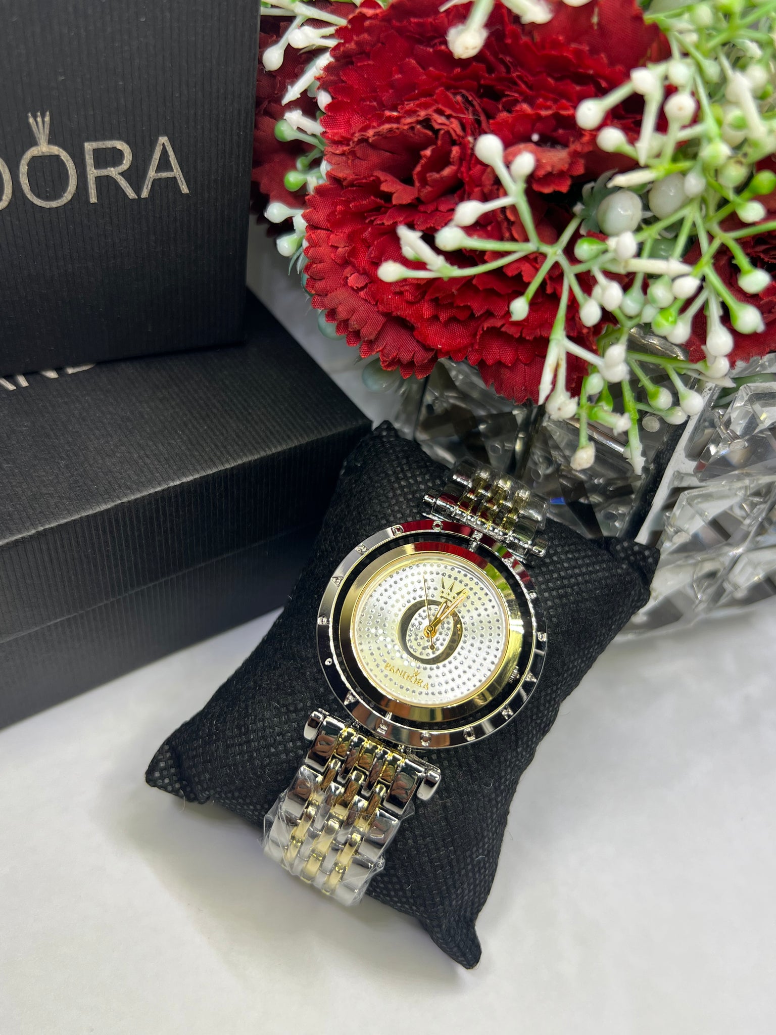 Reloj Pandora Plateado con Borde Dorado