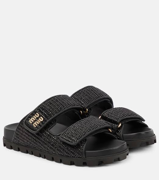 Sandalias Miu Miu Negras de Doble Correa con Logo Dorado